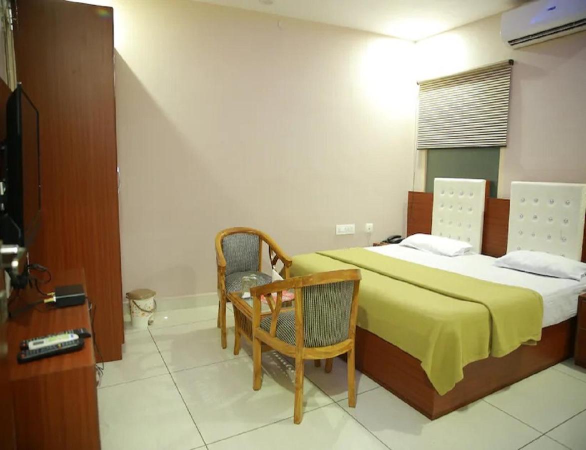 Hotel Kings, Rohtak מראה חיצוני תמונה